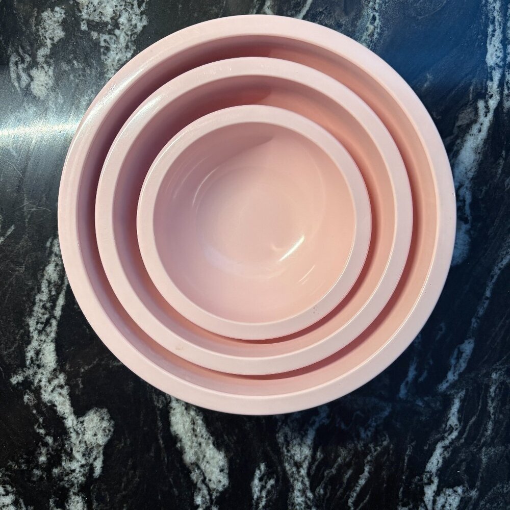Pottery Barn Kids Set 3 Mixing Bowls Light Pink Melamine Nest Retro Play Kitchen - Picture 1 of 3